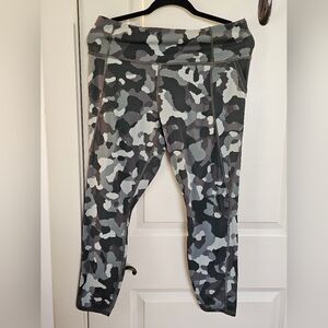 Atleta Green Camouflage Print Leggings
